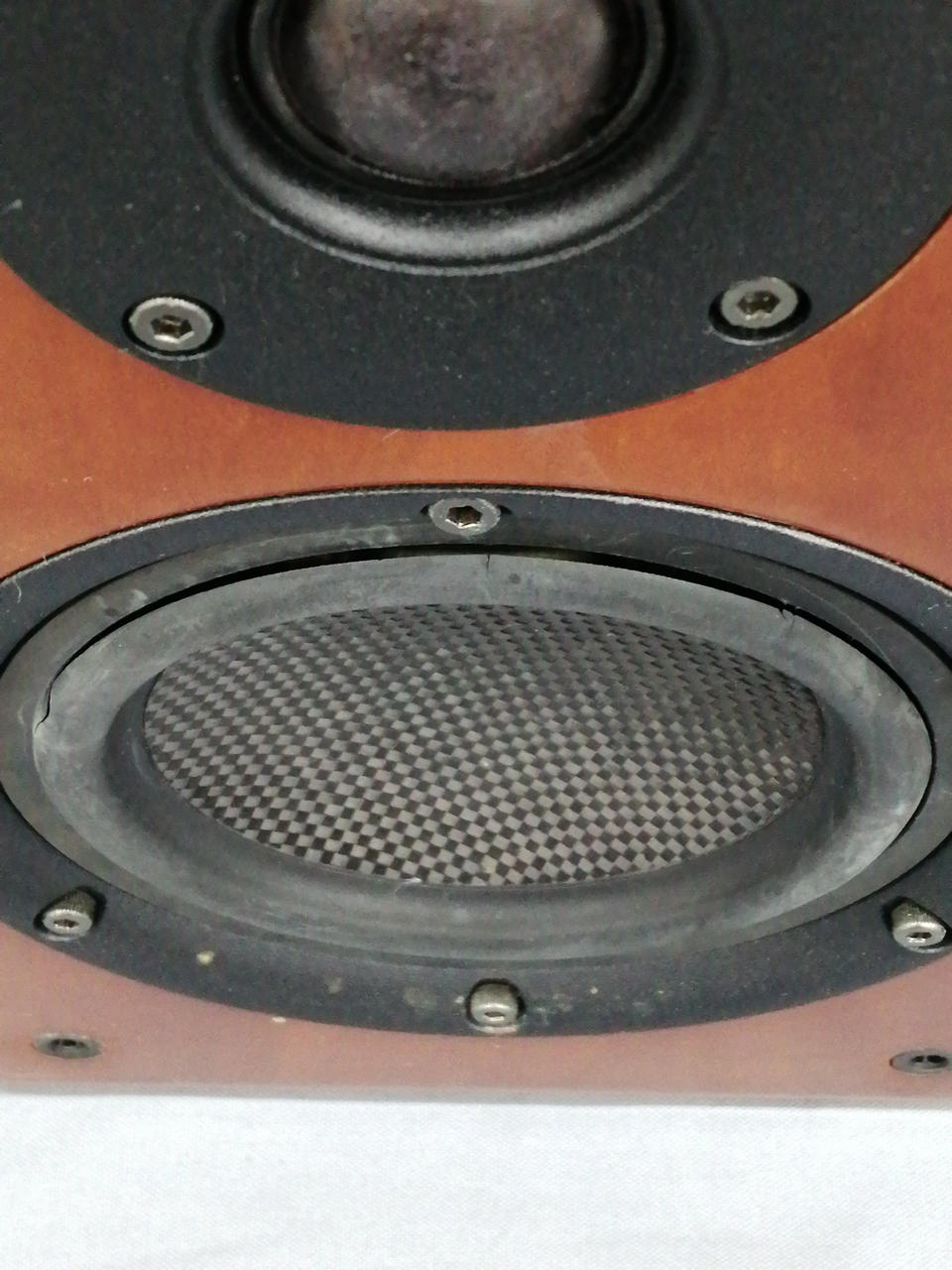 浮いています。はがれかけ。