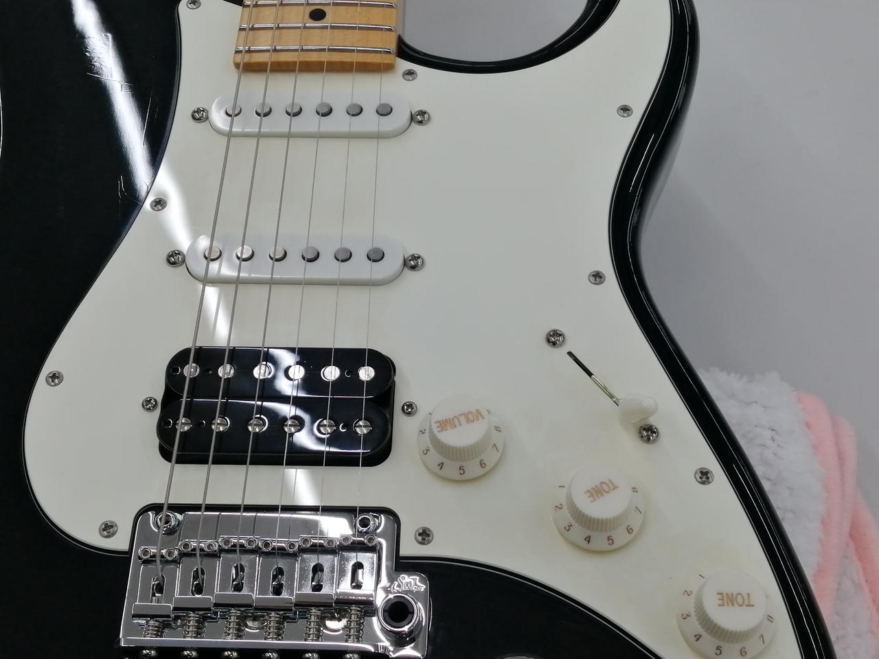 ピックガード汚れあり