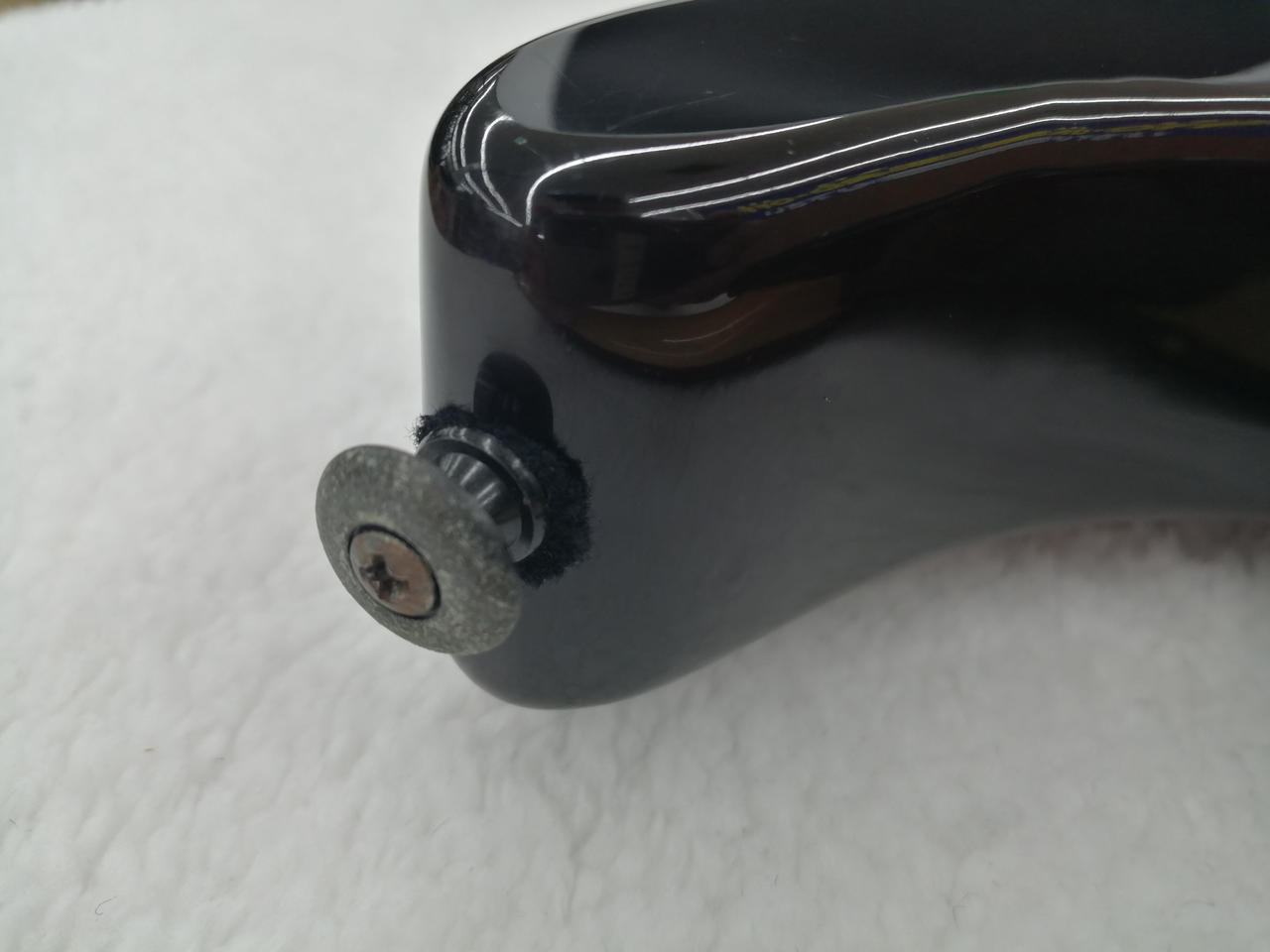 ストラップピン汚れあり