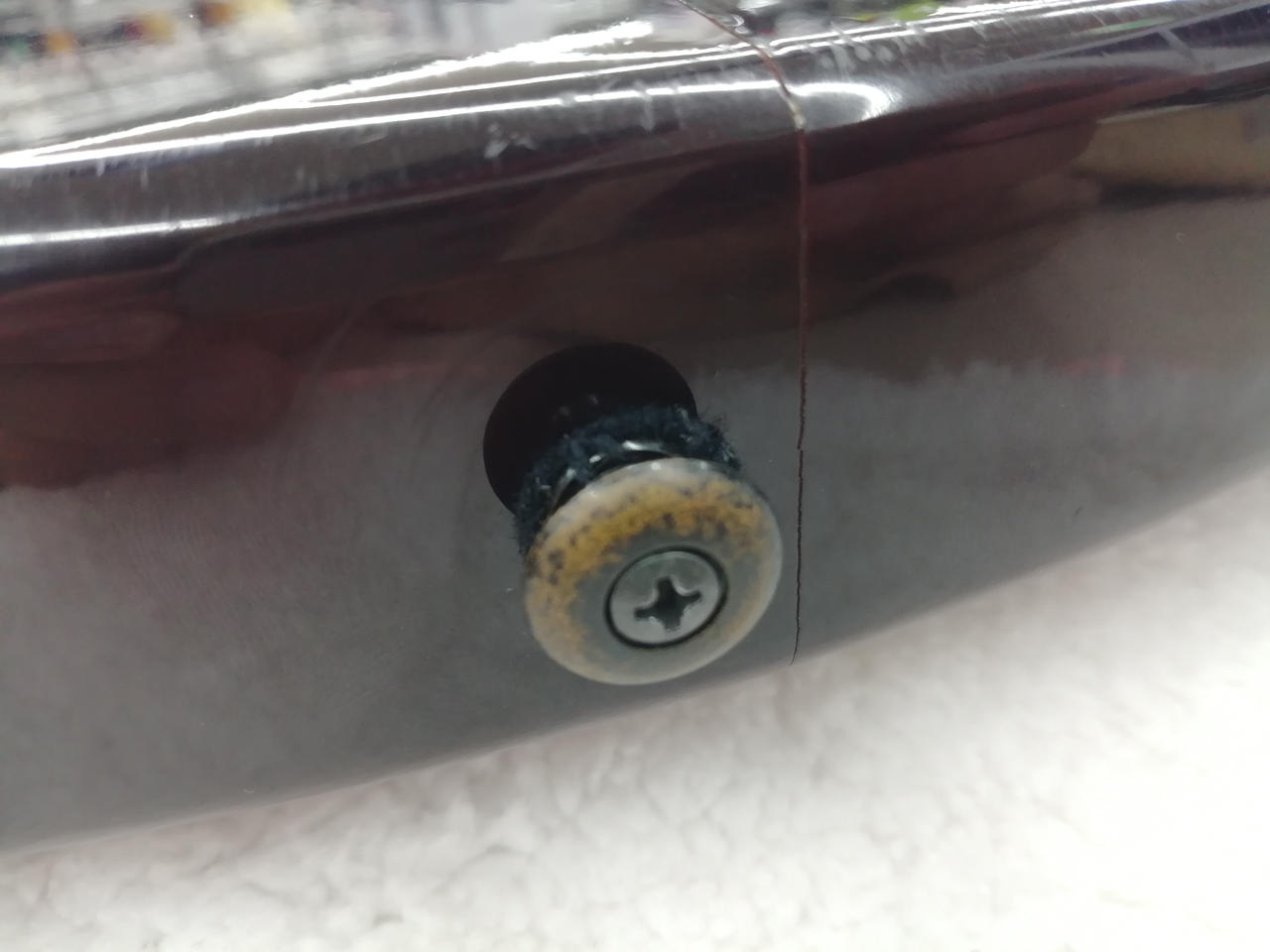 ストラップピン汚れあり