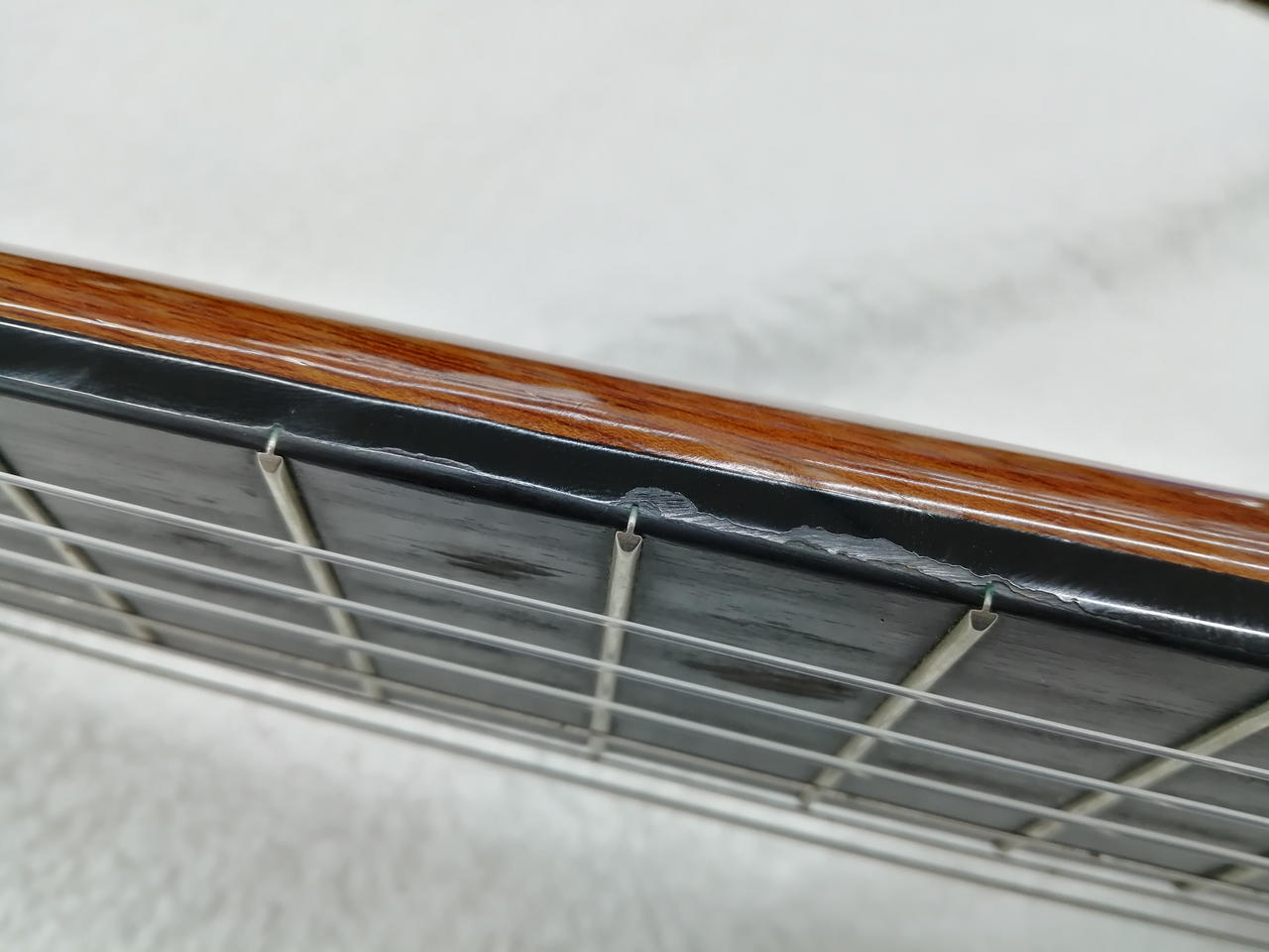 ネック塗装ハゲあり