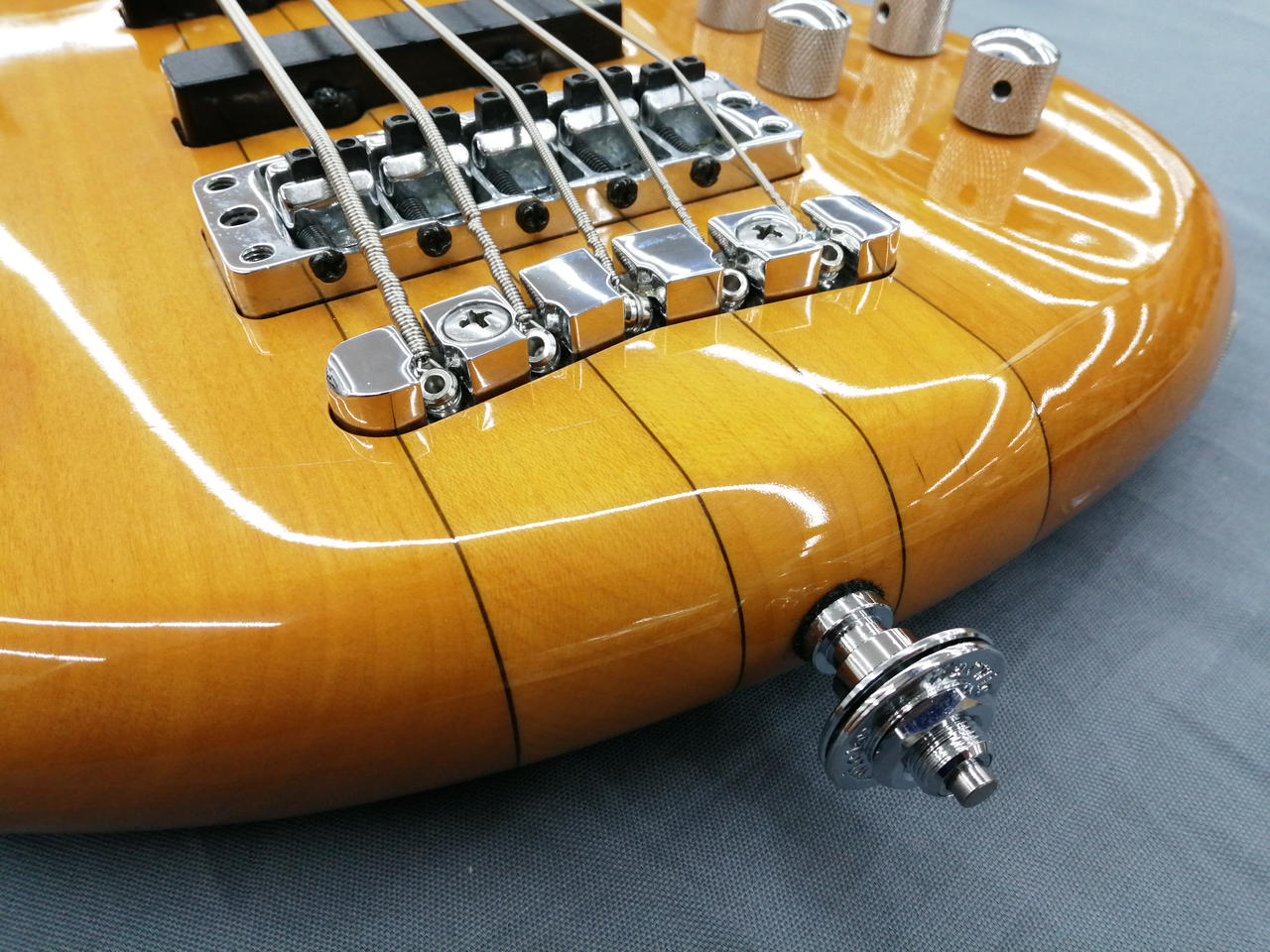 ストラップピン付属