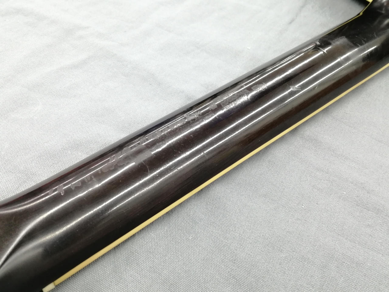 ネック裏キズあり