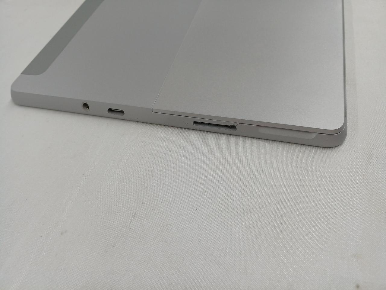 SDカードスロットに割れあり