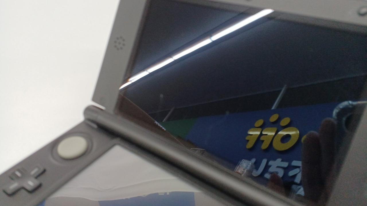 画面にキズあり