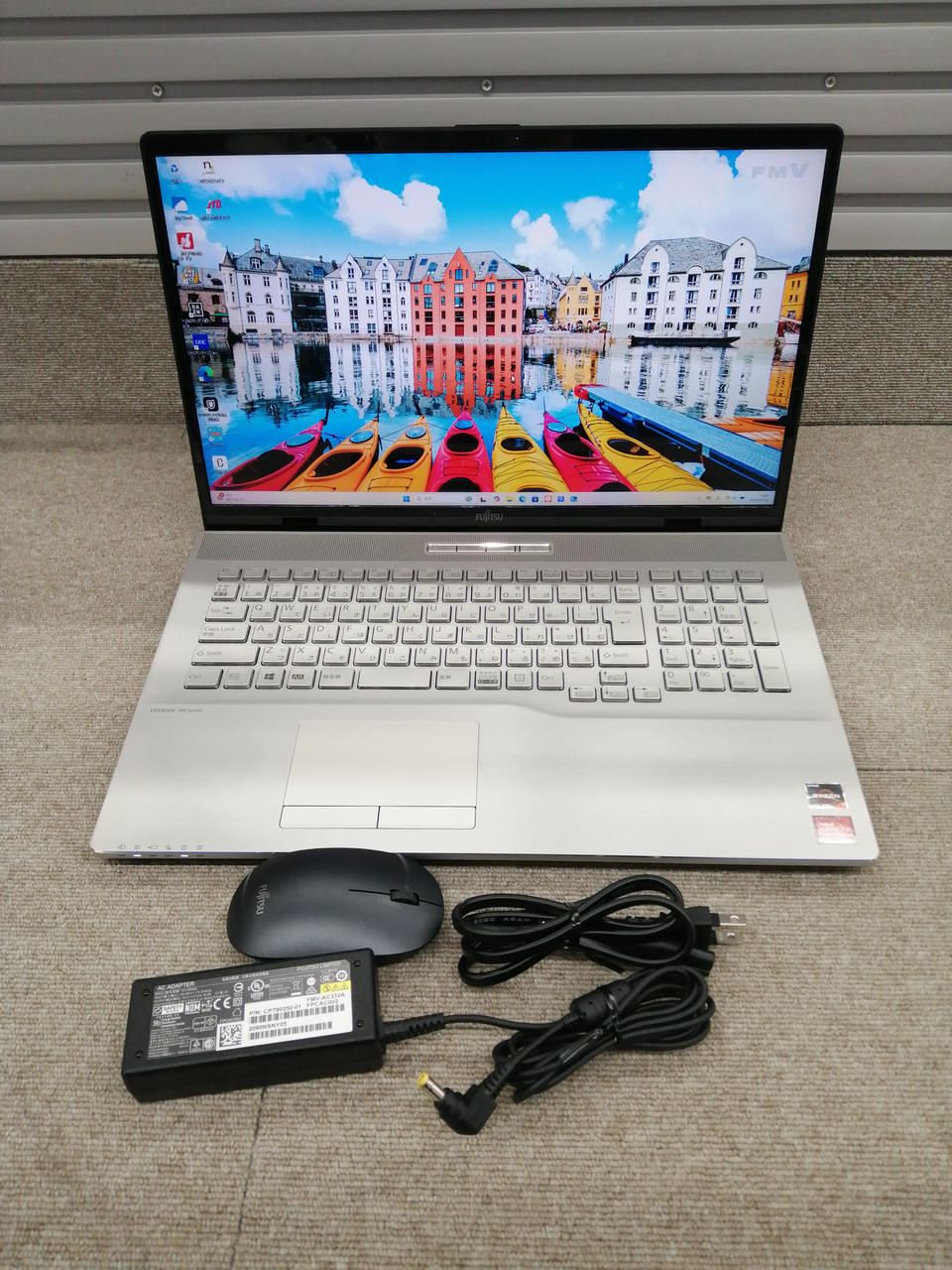 FUJITSU 型番：NH75/E2 ノートパソコン