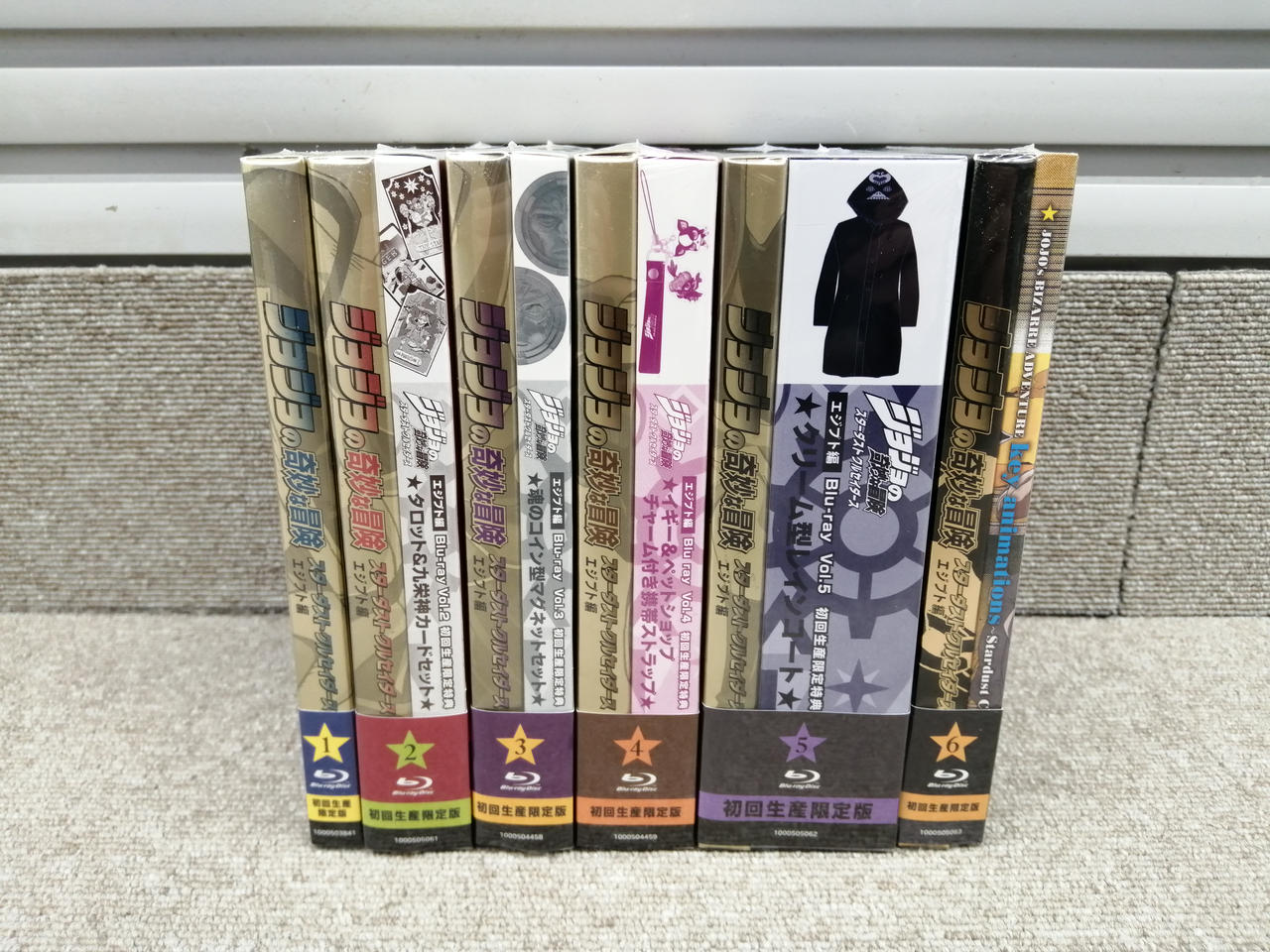 ジョジョの奇妙な冒険　スターダストクルセイダース　Vol．4＜初回生産限定版＞ 818KoM+gLwL._UF350,350_QL50_.jpg