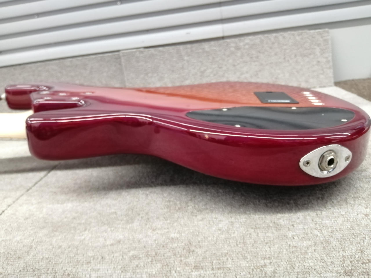 Lakland エレキベース レッド ギターケース付き Lakland エレキベース レッド ギターケース付き Lakland エレキベース