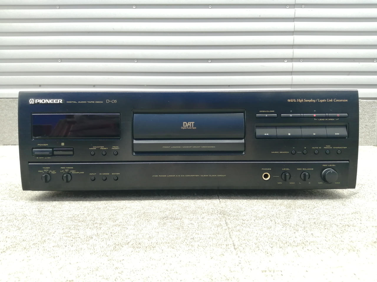 Pioneer D-05 DAT デジタル オーディオ テープデッキ　ジャンク ジャンク】Pioneer D-05 （PIONEER DAT D-05 Digital Audio Tape