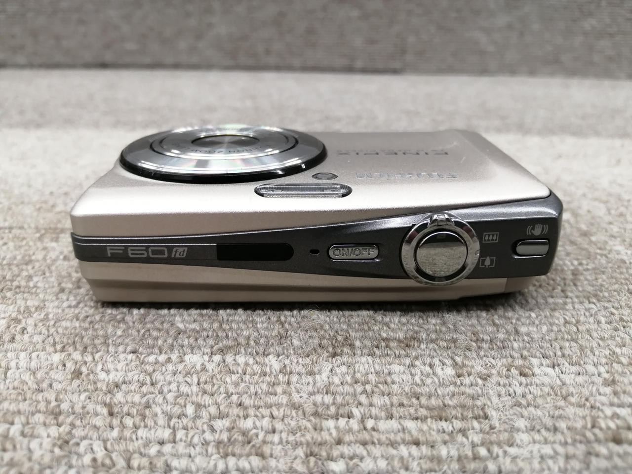 FUJIFILM FinePix F60fd コンパクトデジタルカメラ　美品 FUJIFILM FinePix F60fd Digital Camera 15842180 B&H Photo Video