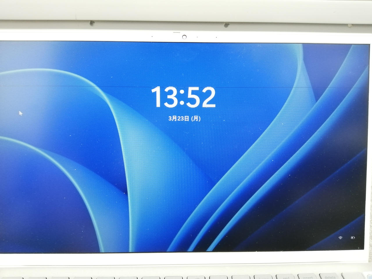 画面全体に横線あり