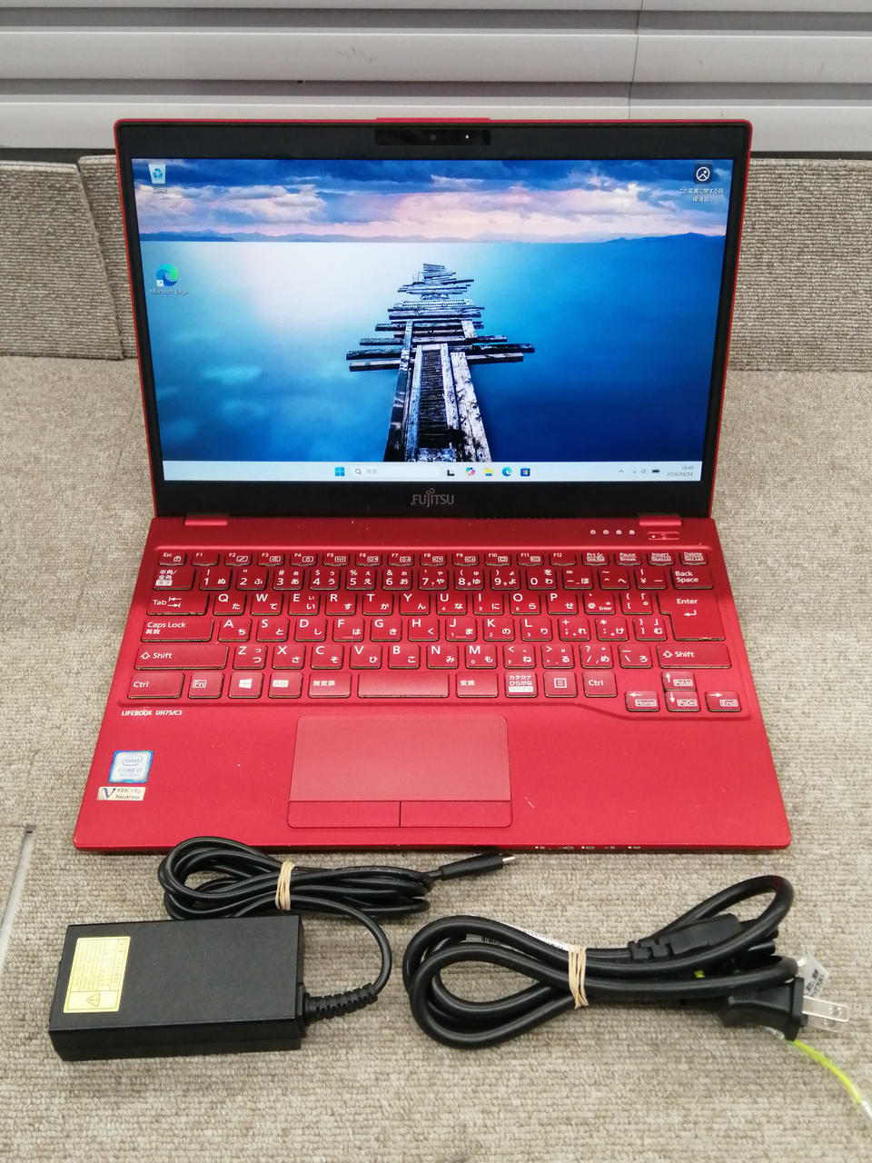 Fujitsu LIFEBOOK UH75/C3 赤【中古】【送料無料】 フジツウ(FUJITSU)|富士通 / LIFEBOOK UH75/C3|【ハードオフ公式通販