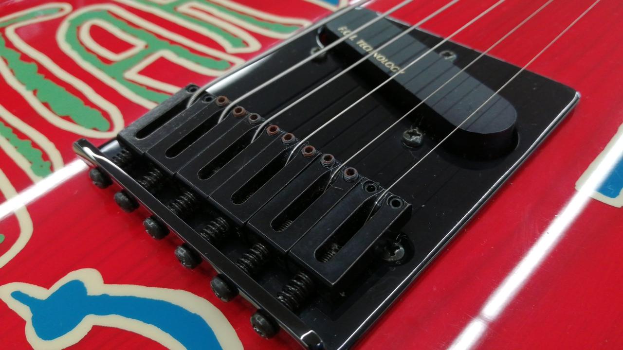 フェルナンデス　エレキギター　新品の弦付き フェルナンデス エレキギター