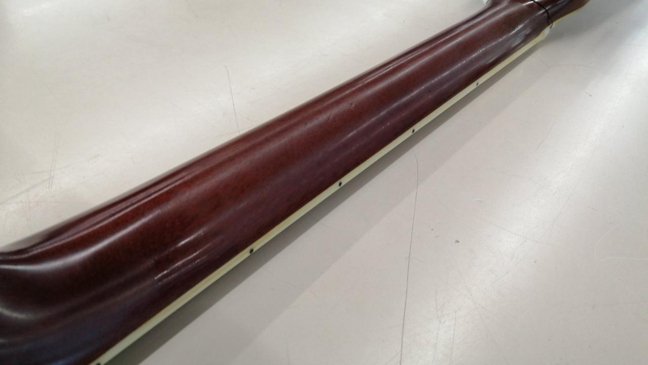 握る部分の光沢無くなっています