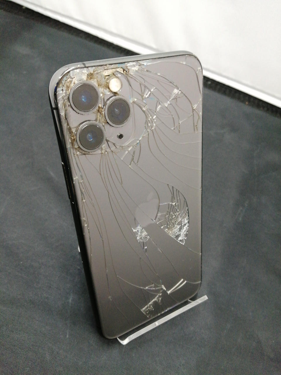 背面ガラス割れあります