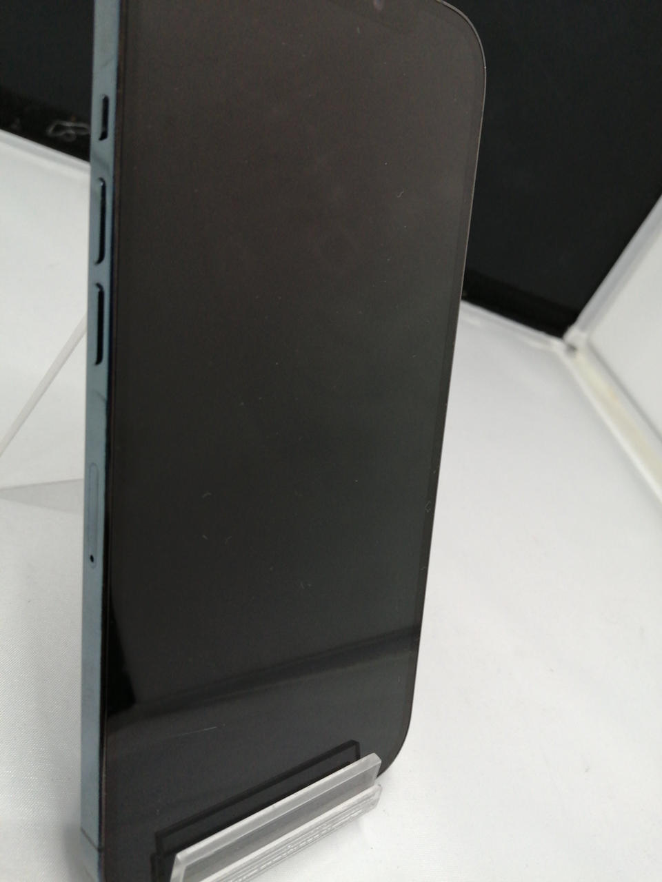 液晶ディスプレイ子キズ目立ちます