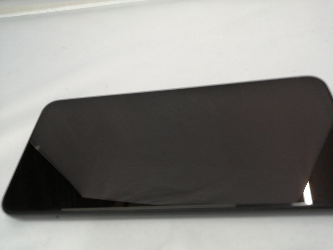 液晶ディスプレイに子キズ目立ちます