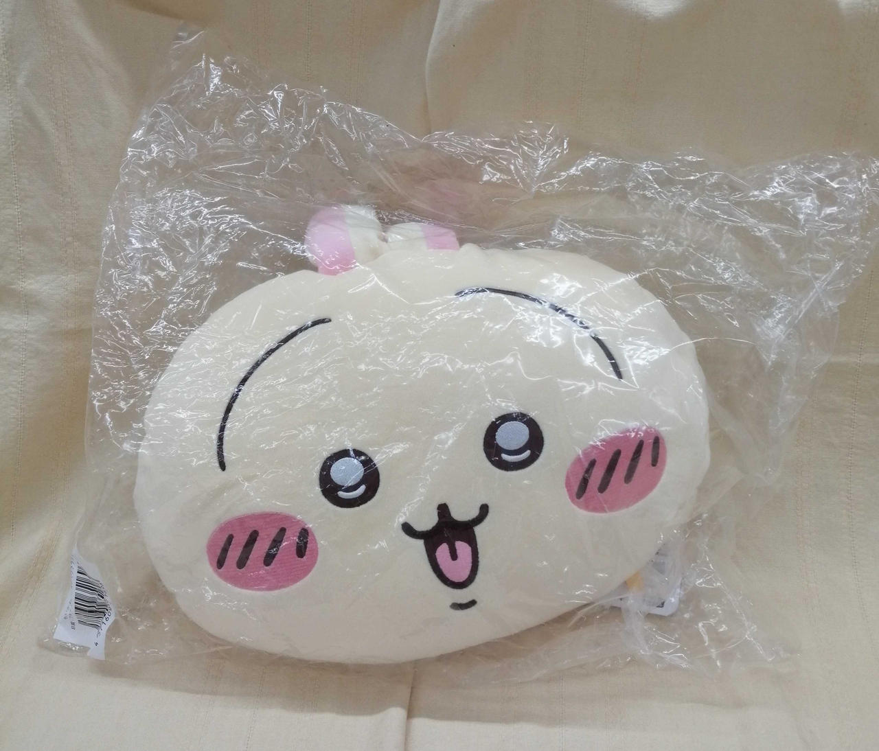 Ｂ賞フェイスクッション（ウラララ）
