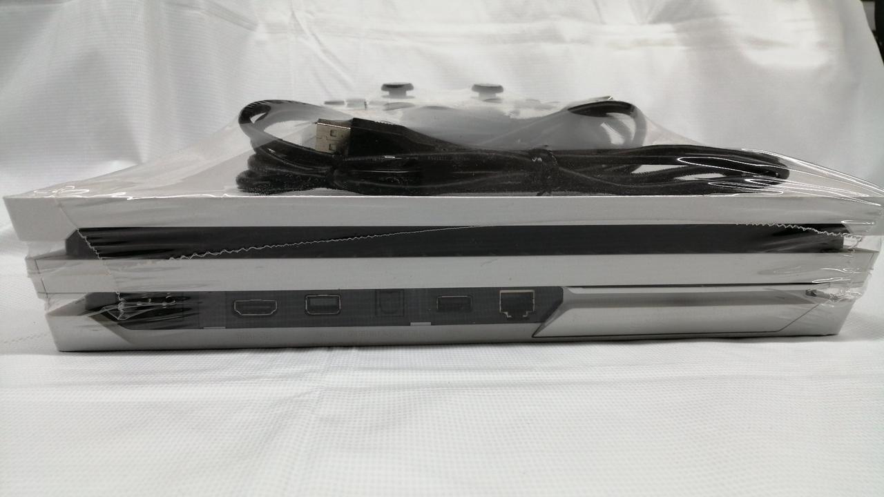 SONY 型番：CUH-7200B PS4 PRO