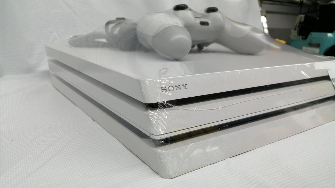 SONY 型番：CUH-7200B PS4 PRO