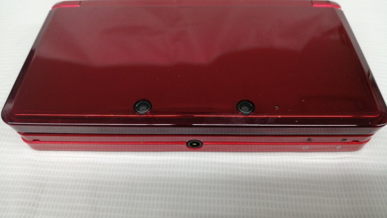 カメラ周辺に細かい切り傷あります