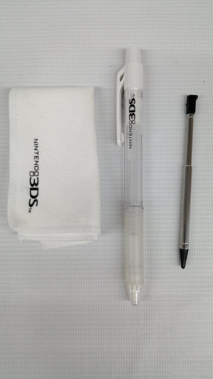 別売りのタッチペンとクリーナー付属