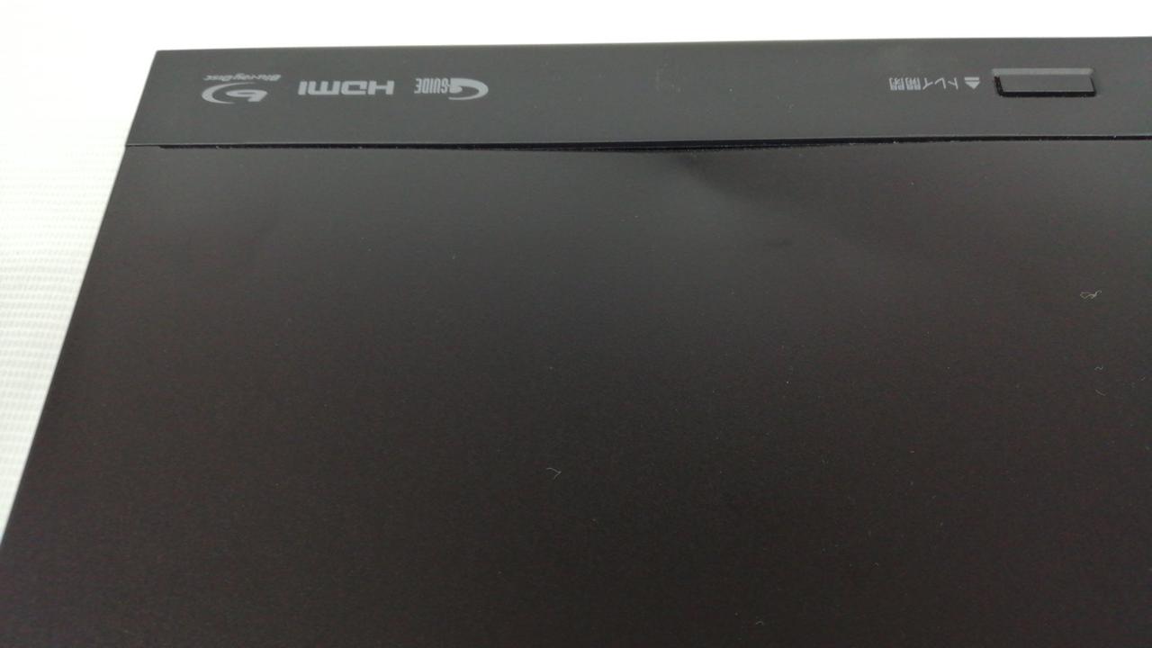 画像上部に凹みアリ