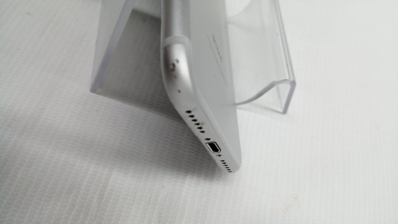 角部分キズがあります
