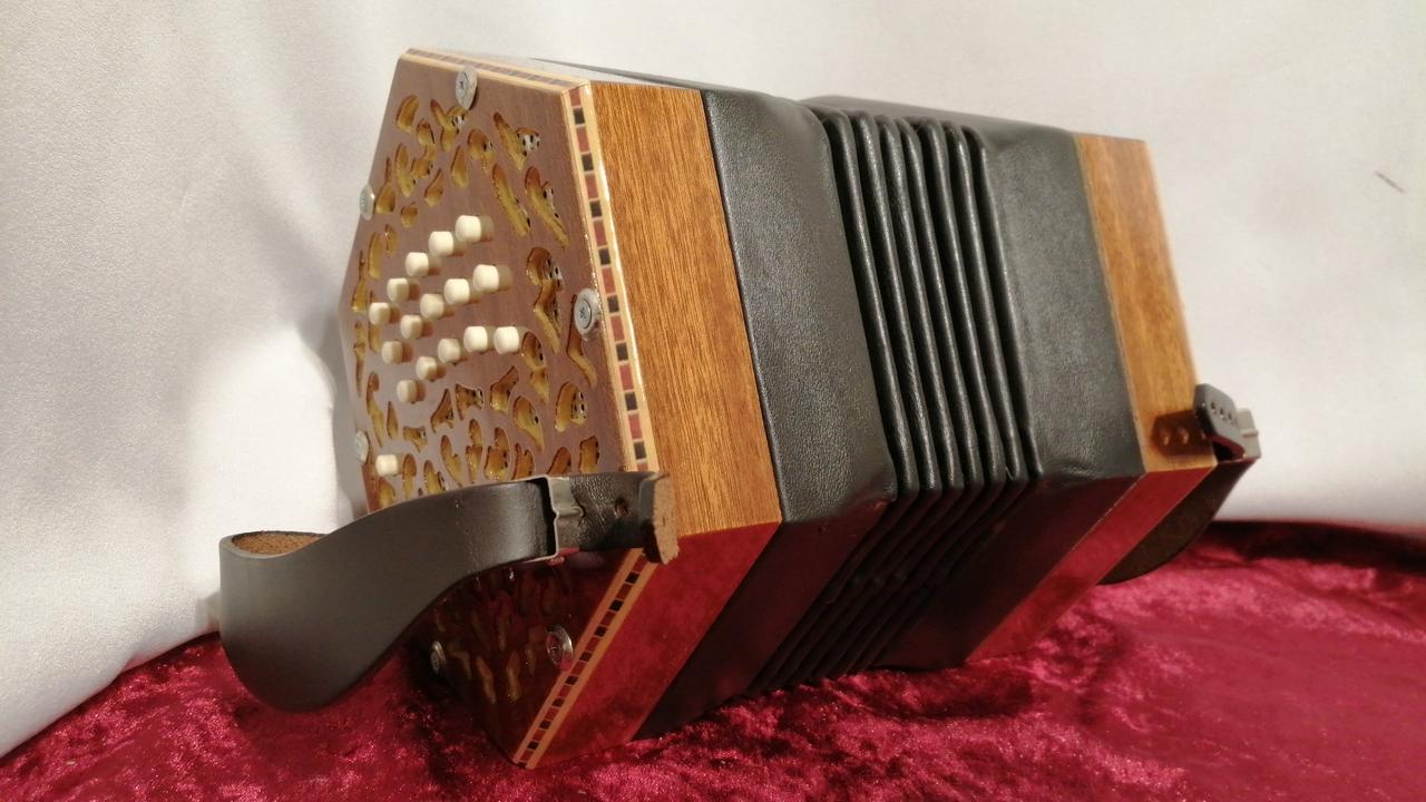 木製アコーディオン コンサーティーナ（ケルトの笛屋さん | 商品