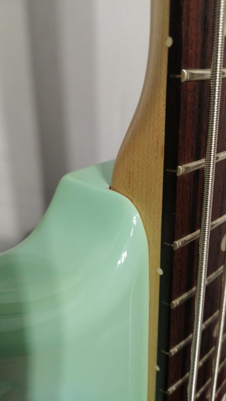 関西圏手渡しのみ　Squier エレキベース ライトブルー ケース付き 関西圏手渡しのみ Squier エレキベース ライトブルー ケース付き