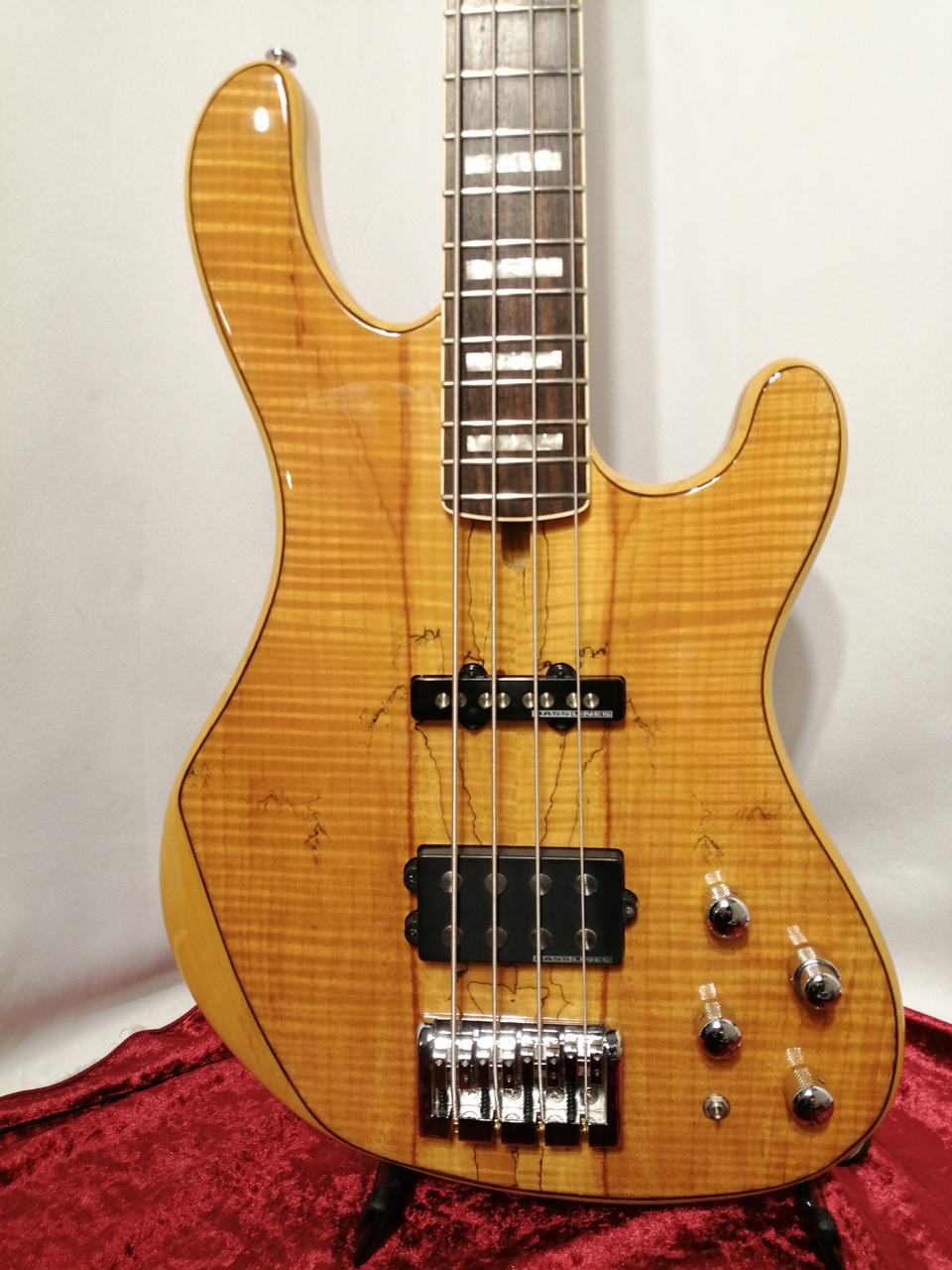 【中古】 エレキ・ベース 楽らく弾けちゃうコードブック/自由現代社/江部賢一 中古】 エレキ・ベース 楽らく弾けちゃうコード・ブック / 江部
