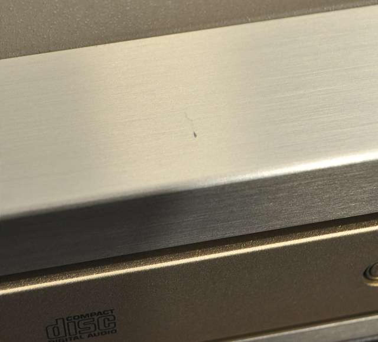 パネル天板にキズ