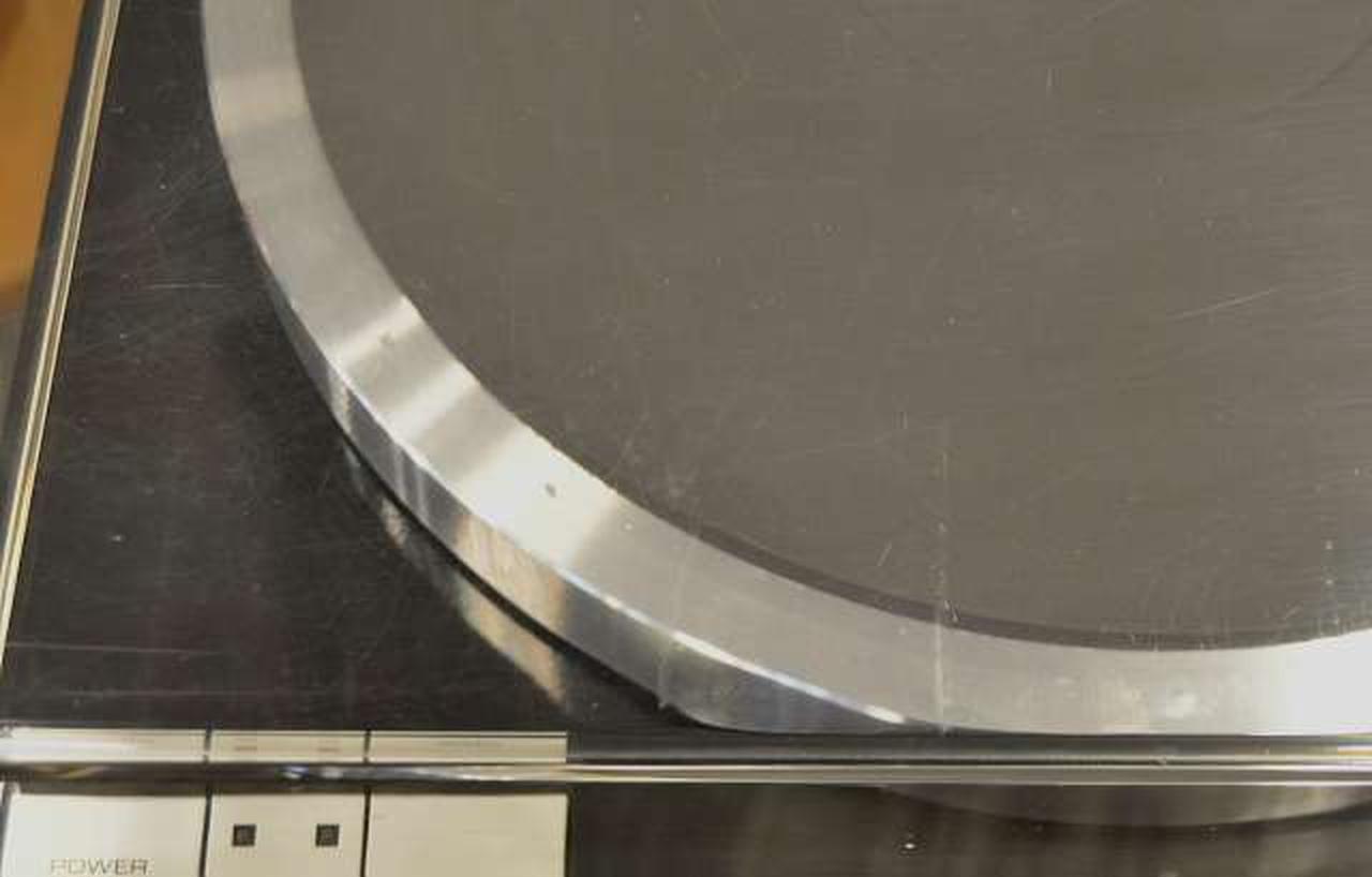 アクリルカバーにキズ