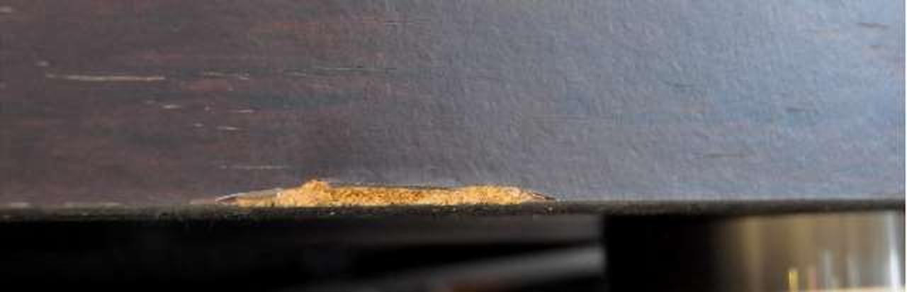 側面ウッドパネルに５ｃｍ程度の欠落