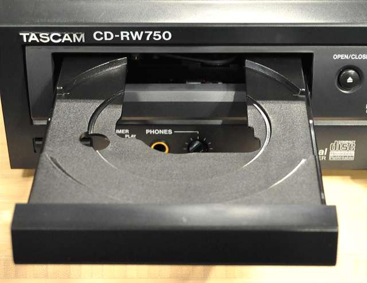 タスカム CDレコーダー デッキ プレーヤー CD-RW700 業務用 CD-RW700 | Professional CD Recorder & Player | TASCAM