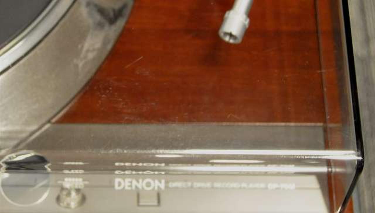 アクリルカバーに擦り傷