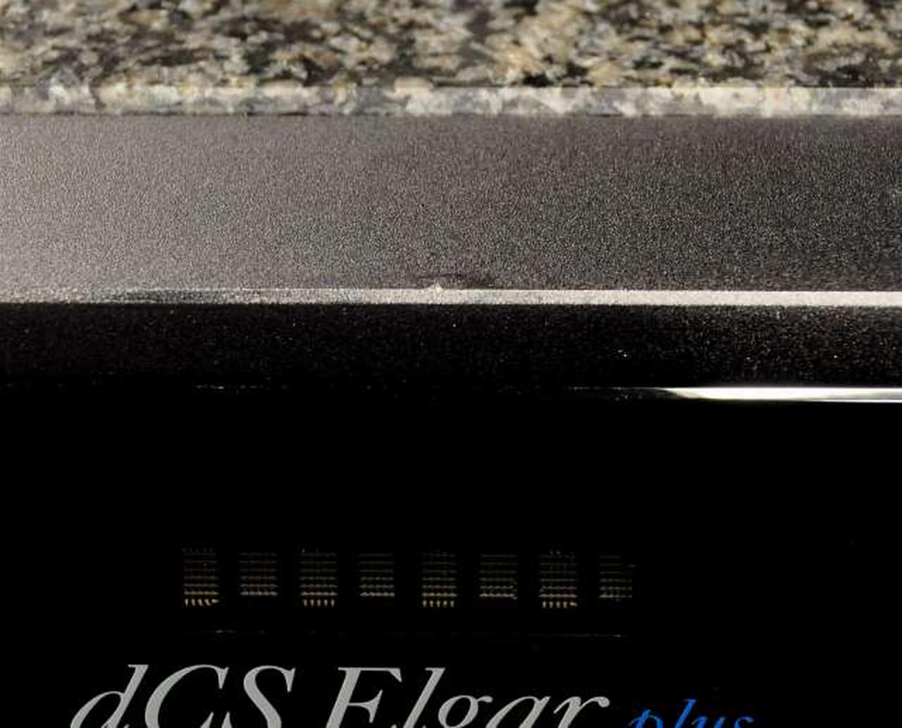 エッジ部分に打ちキズ・汚れ