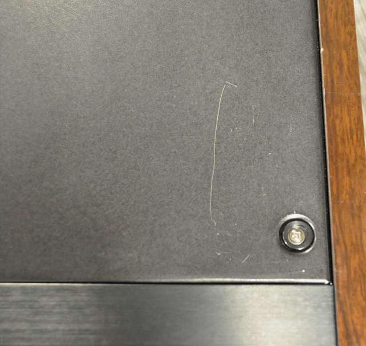 天板右手前にキズ