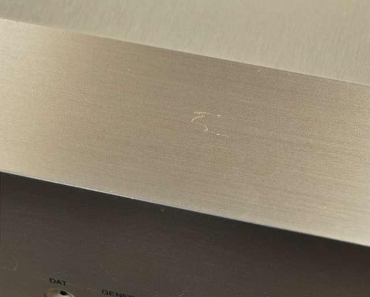 パネル天板にキズ