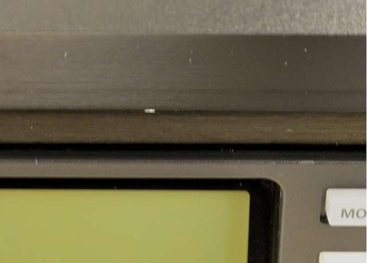 エッジ部に数ミリ打ちキズ