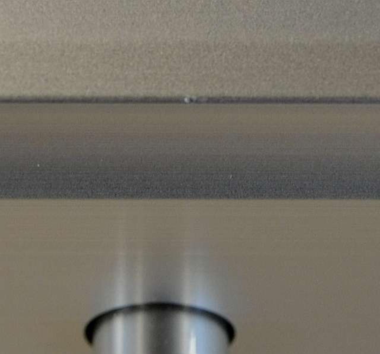 エッジ部に数ミリの打ちキズ