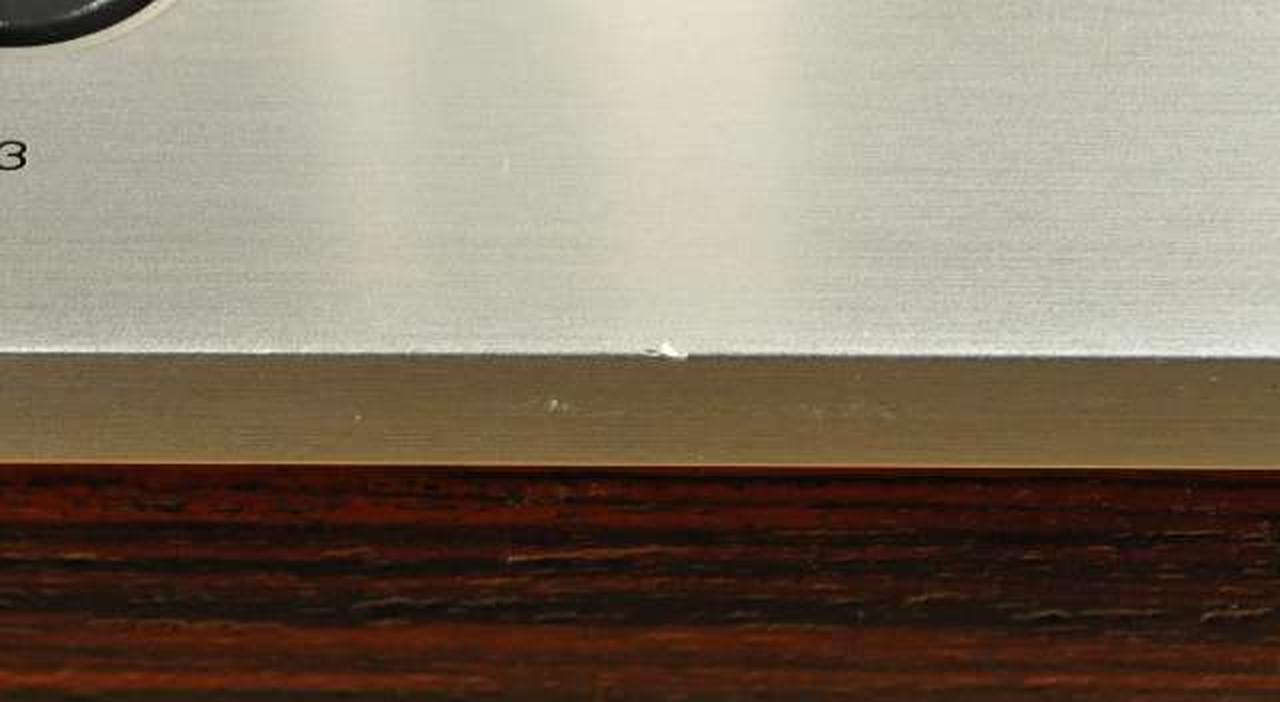 手前エッジ部に打ちキズ