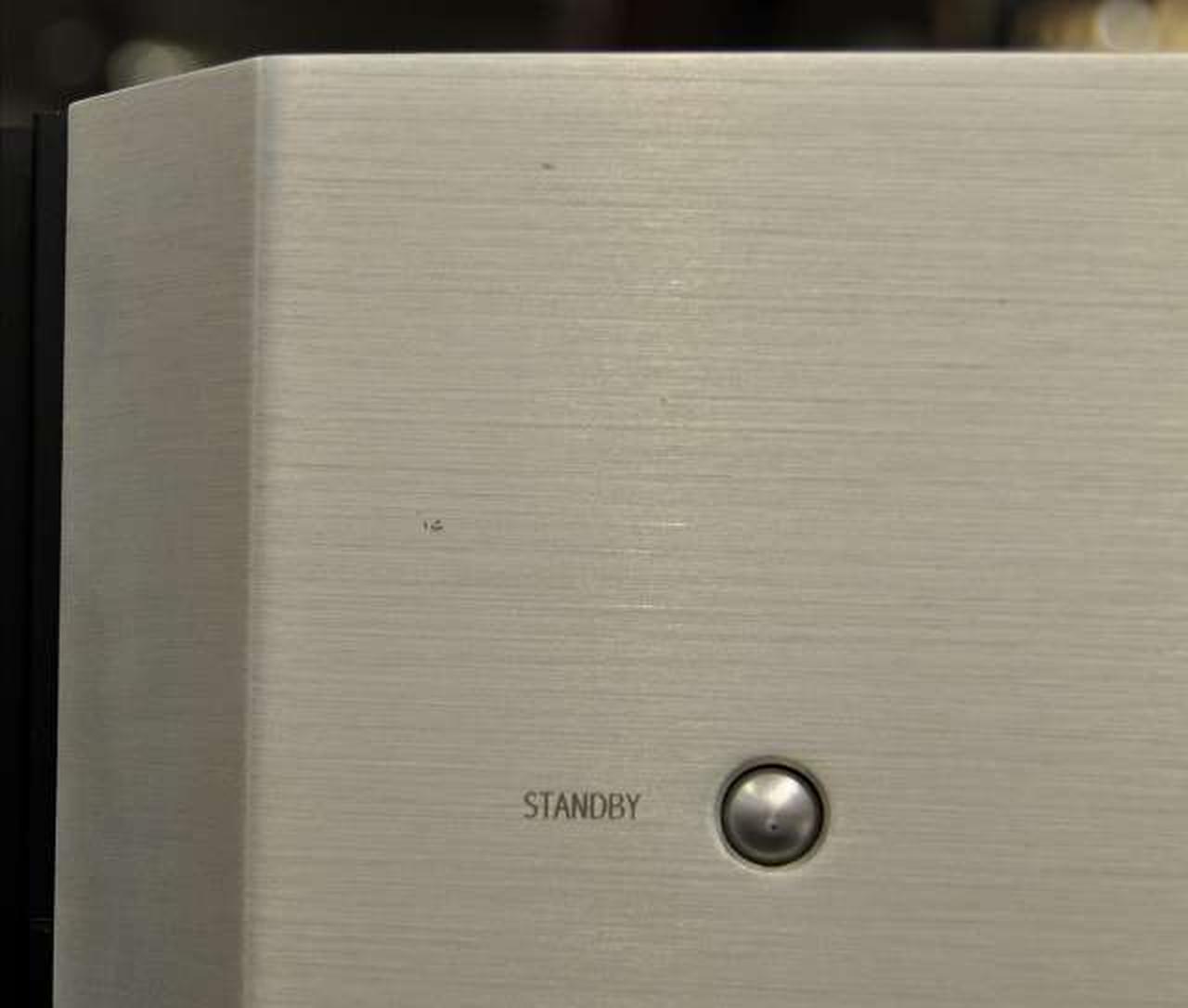 パネル左上に数ミリの小傷