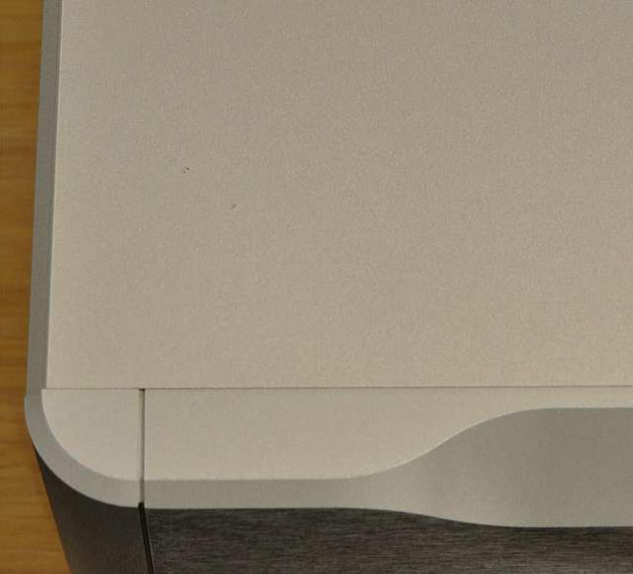 天板左手前に数ミリの打ちキズ