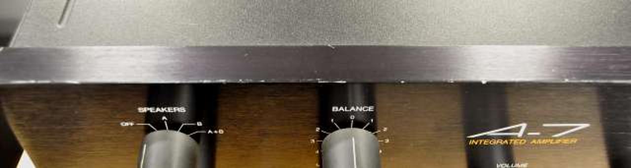 エッジ部分に打ちキズ