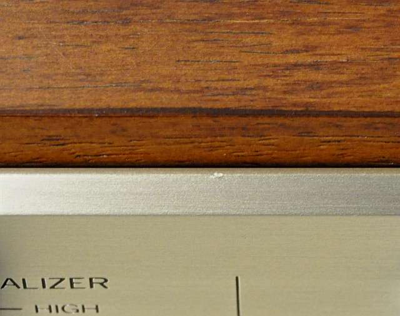 エッジ部に数ミリの打ちキズ