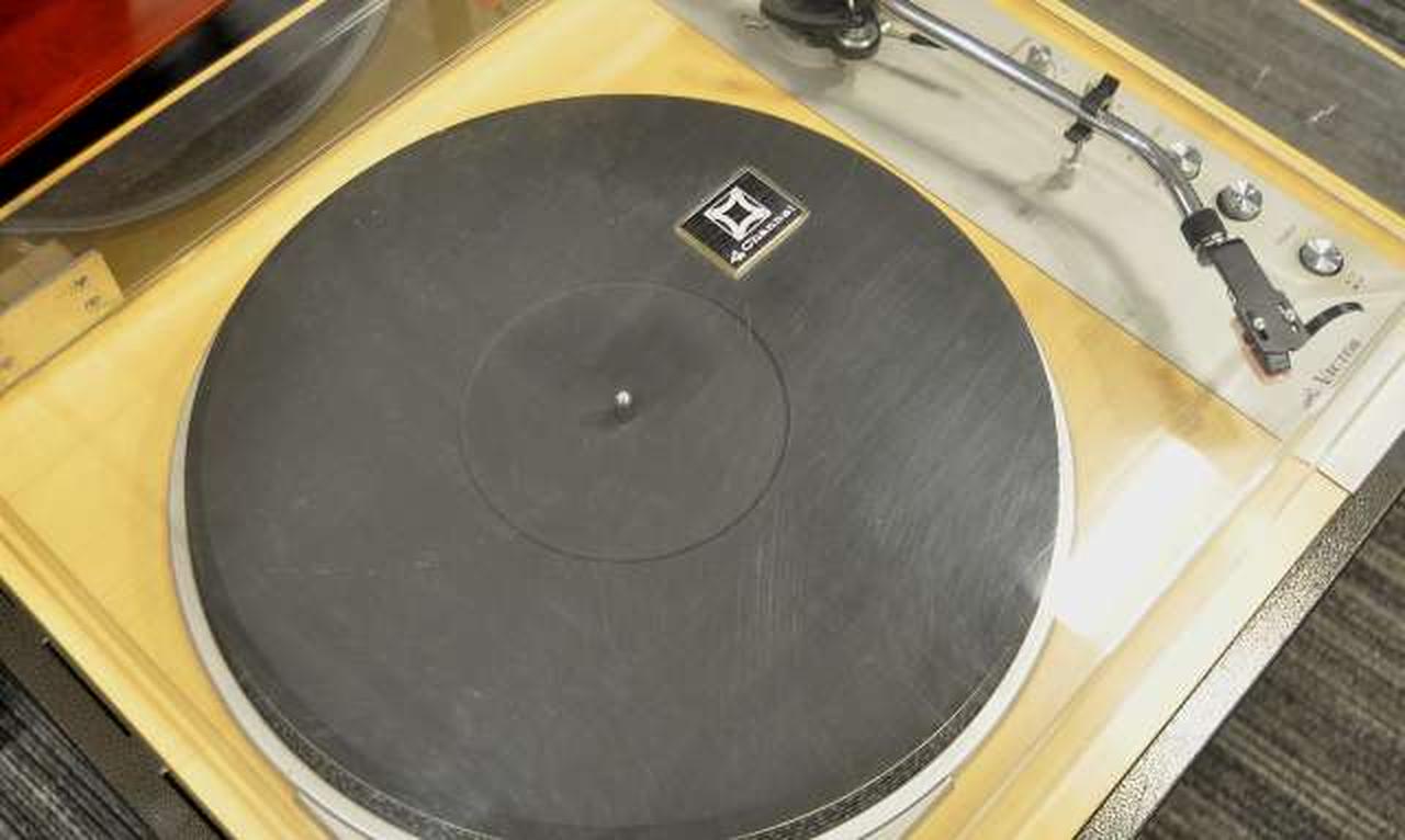 アクリルカバーに擦り傷