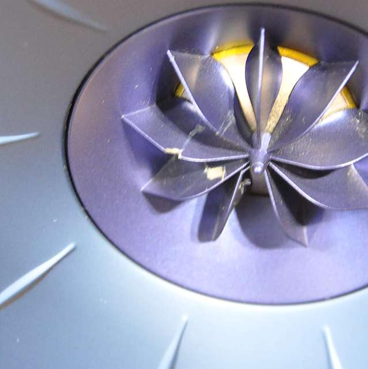 センターフィンに欠落・キズ