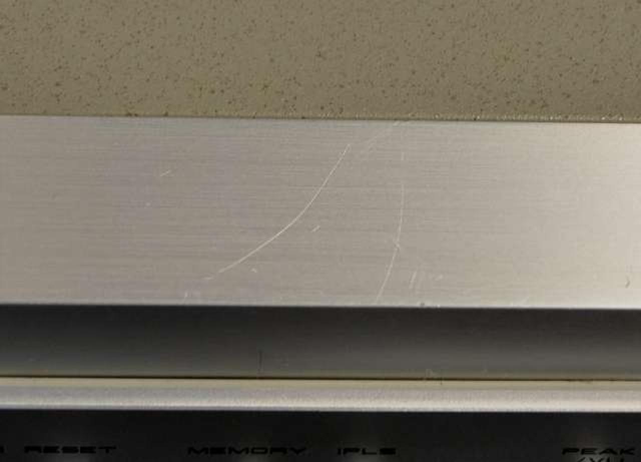 パネル天板にキズ