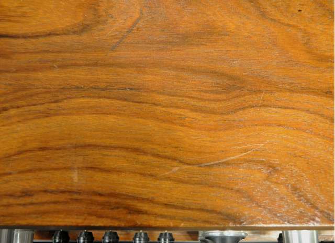 天板手前にキズ